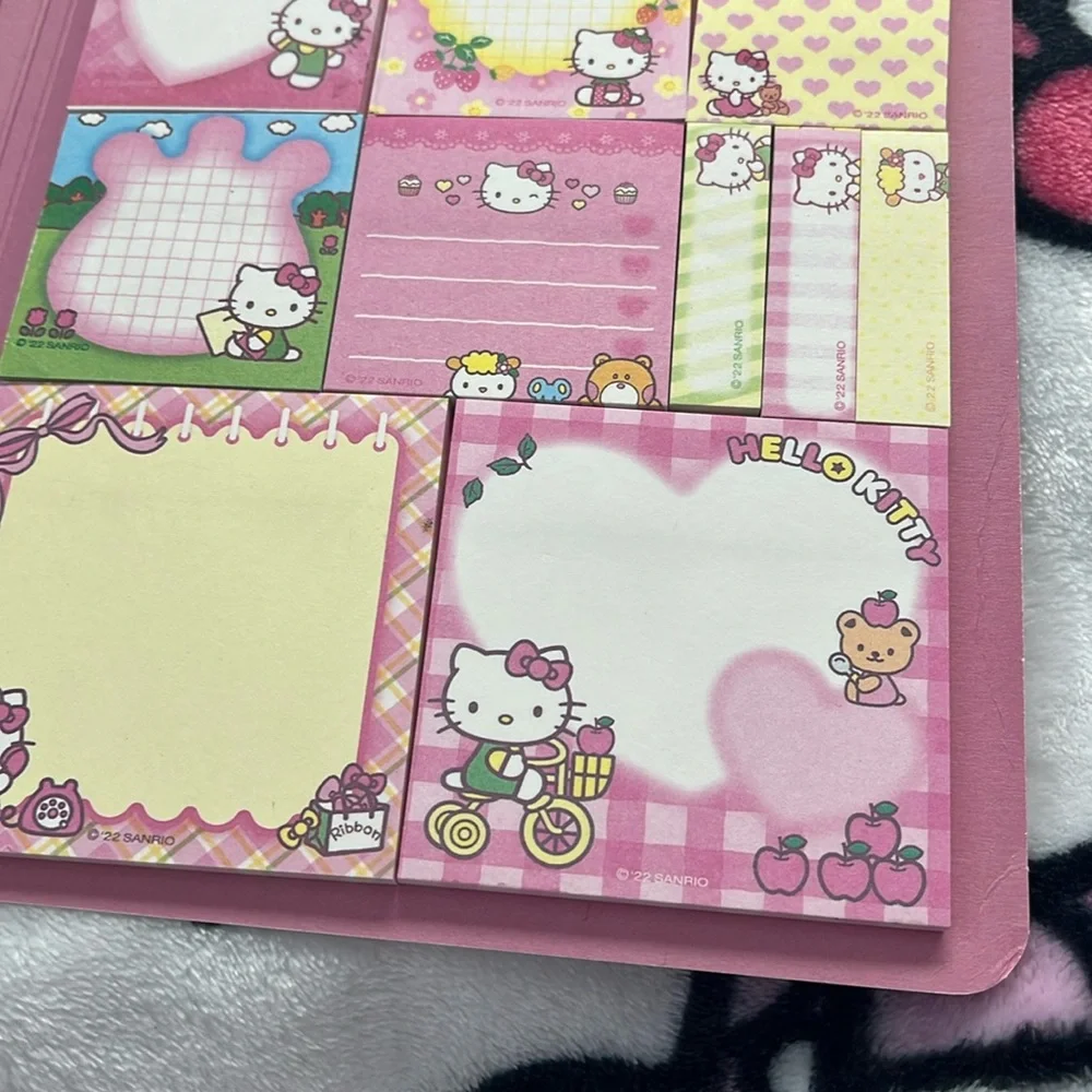 Hello Kitty Memo Book-Style Set of Sticky Notes and Stationary Pages